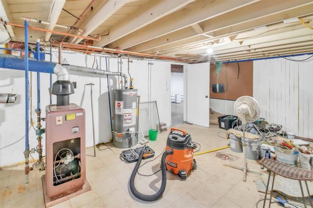 Builiding view twenty five for 1829 Handley, Saginaw, MI. 48602