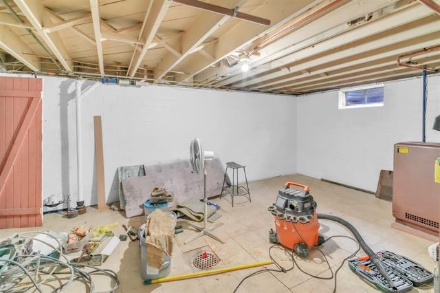 Builiding view twenty four for 1829 Handley, Saginaw, MI. 48602