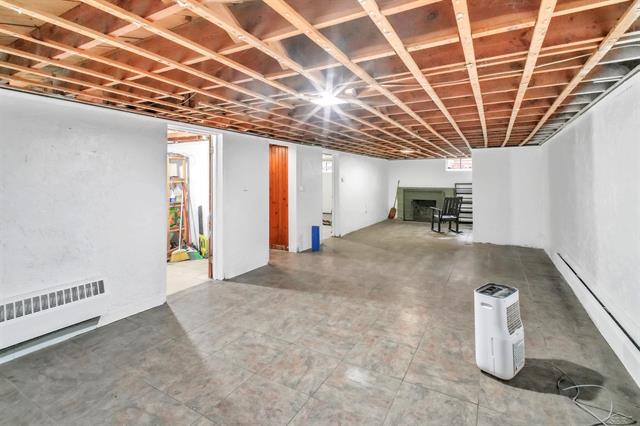 Builiding view twenty one for 1829 Handley, Saginaw, MI. 48602