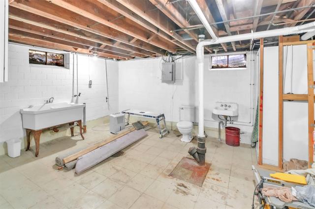 Builiding view twenty two for 1829 Handley, Saginaw, MI. 48602