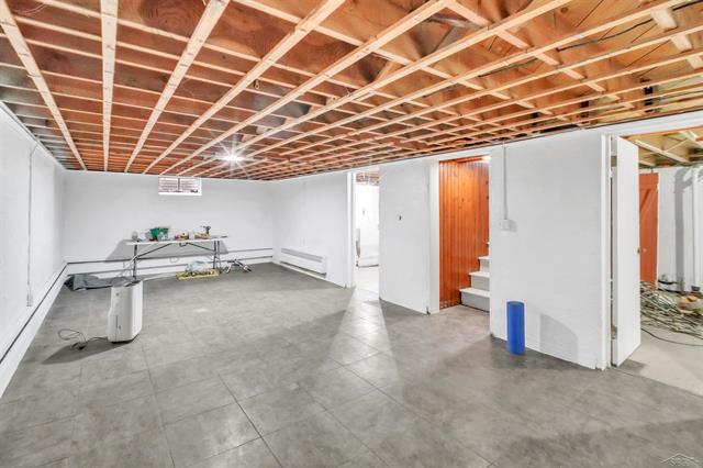 Builiding view twenty for 1829 Handley, Saginaw, MI. 48602