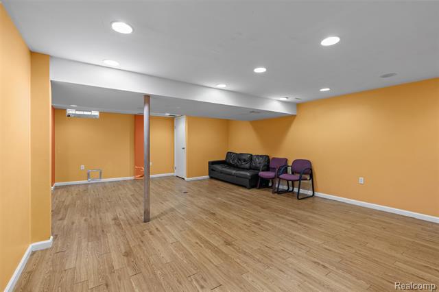 Builiding view twenty one for 25633 Branchaster, Farmington, MI. 48336