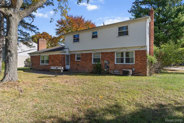Builiding view twenty seven for 25633 Branchaster, Farmington, MI. 48336