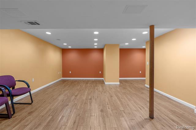 Builiding view twenty three for 25633 Branchaster, Farmington, MI. 48336