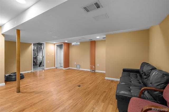 Builiding view twenty two for 25633 Branchaster, Farmington, MI. 48336