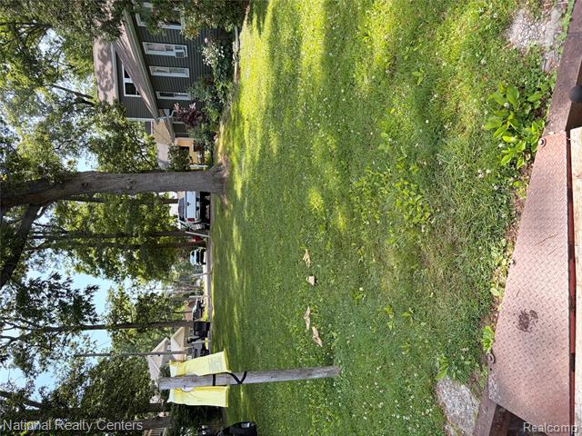 Builiding view thirty one for 2025 Parkwood Ct, Brooklyn, MI. 49230