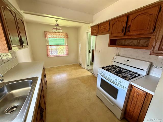 Builiding view seven for 1714 Harwood, Royal Oak, MI. 48067