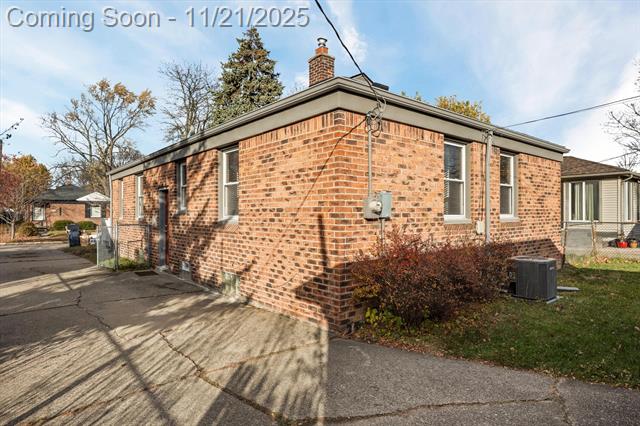 Builiding view twenty five for 1804 Harwood, Royal Oak, MI. 48067