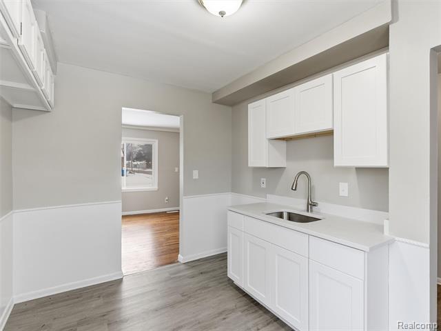 Builiding view eight for 108 E Kalama, Madison Heights, MI. 48071