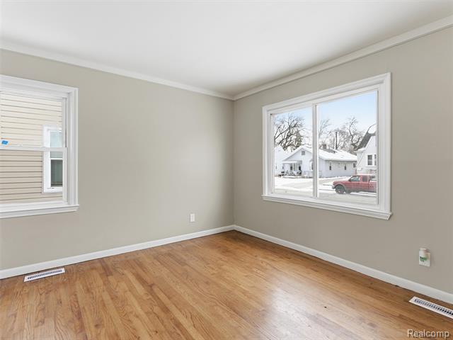 Builiding view five for 108 E Kalama, Madison Heights, MI. 48071