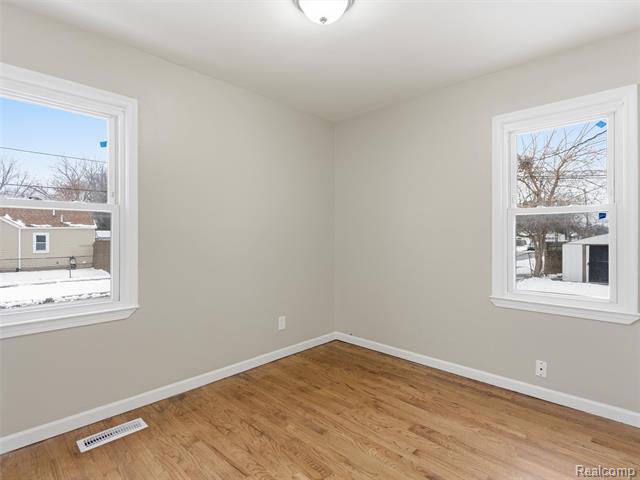 Builiding view fourteen for 108 E Kalama, Madison Heights, MI. 48071