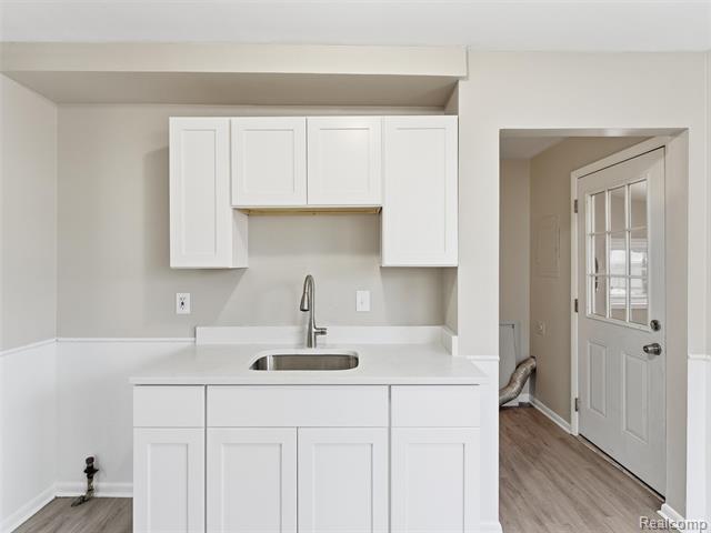 Builiding view nine for 108 E Kalama, Madison Heights, MI. 48071