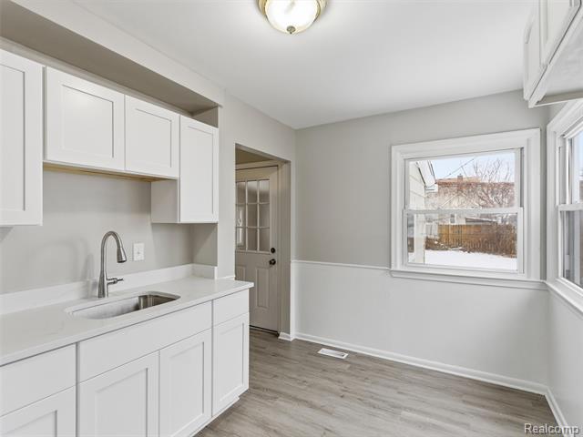 Builiding view six for 108 E Kalama, Madison Heights, MI. 48071