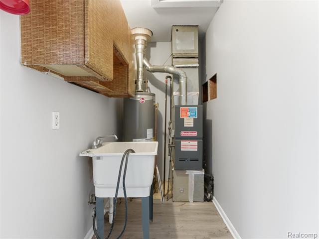 Builiding view sixteen for 108 E Kalama, Madison Heights, MI. 48071