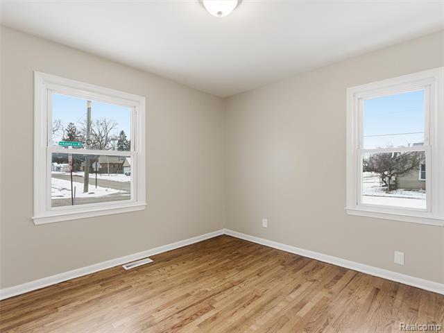 Builiding view thirteen for 108 E Kalama, Madison Heights, MI. 48071