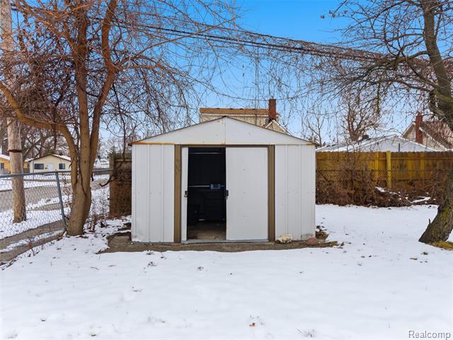 Builiding view twenty for 108 E Kalama, Madison Heights, MI. 48071