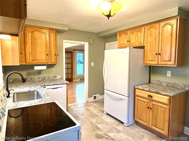 Builiding view six for 925 Fourteen, Clawson, MI. 48017