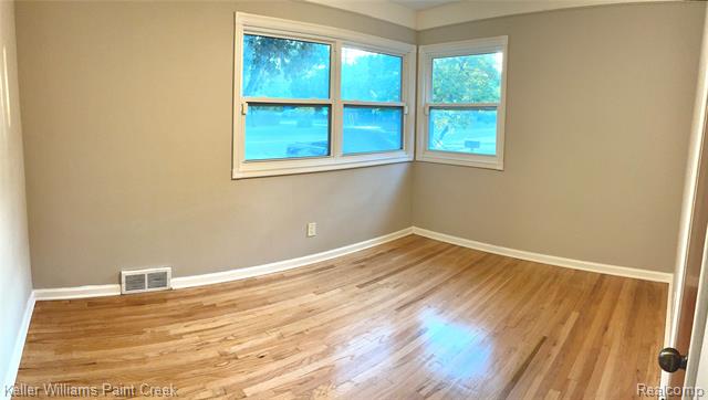 Builiding view twelve for 925 Fourteen, Clawson, MI. 48017