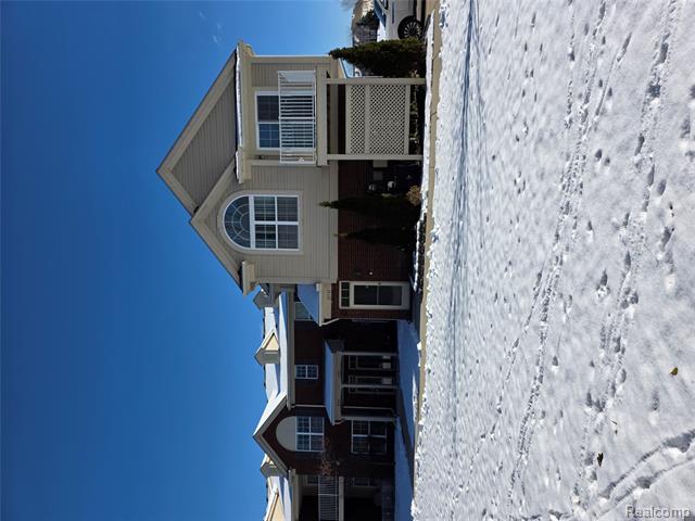 Builiding view one for 29745 Fox Run Circle, Warren, MI. 48092