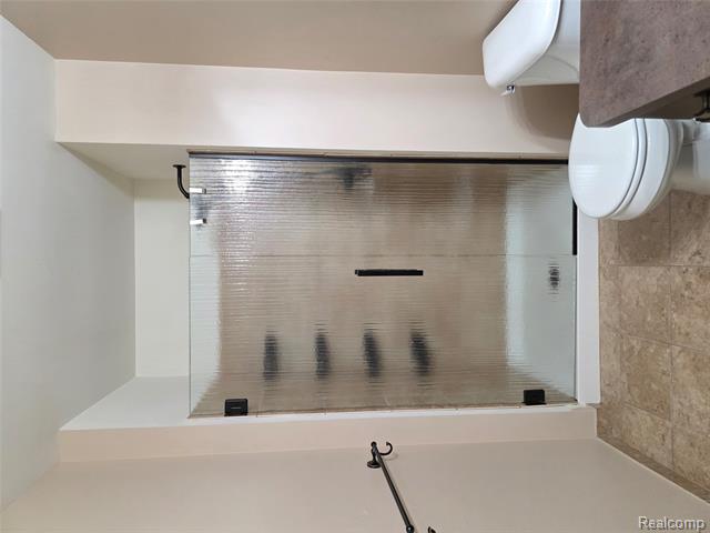 Builiding view sixteen for 29745 Fox Run Circle, Warren, MI. 48092