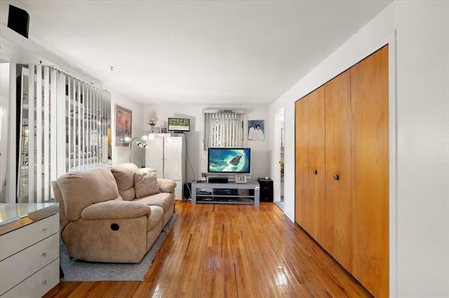 Builiding view fifty for 18971 Eldorado, Southfield, MI. 48076