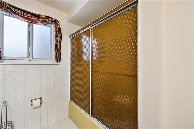 Builiding view forty six for 18971 Eldorado, Southfield, MI. 48076