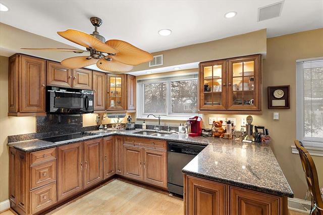 Builiding view twenty five for 18971 Eldorado, Southfield, MI. 48076