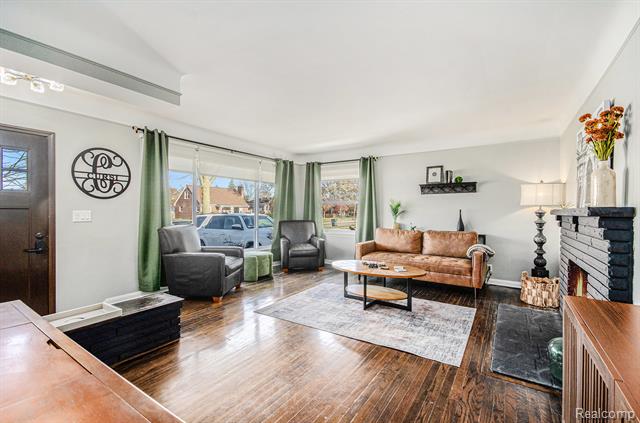 Builiding view six for 21820 Oconnor St, Saint Clair Shores, MI. 48080