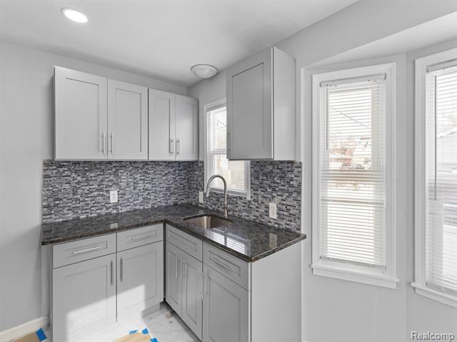 Builiding view five for 6736 Penrod St, Detroit, MI. 48228