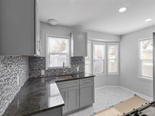 Builiding view four for 6736 Penrod St, Detroit, MI. 48228