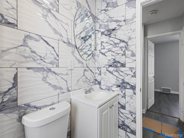 Builiding view nine for 6736 Penrod St, Detroit, MI. 48228