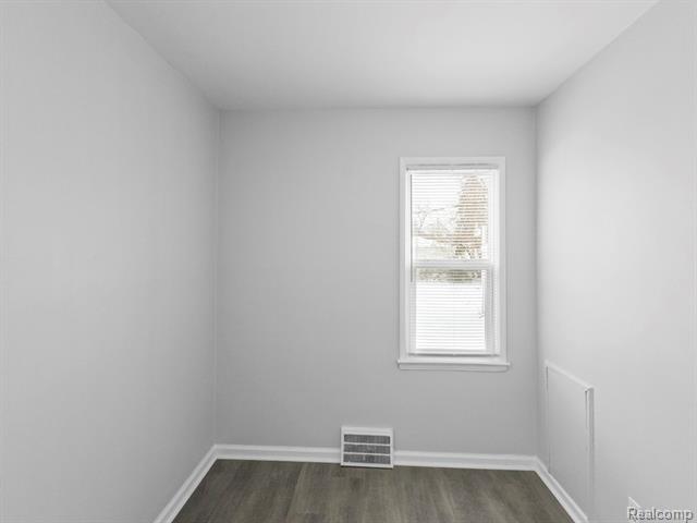 Builiding view ten for 6736 Penrod St, Detroit, MI. 48228