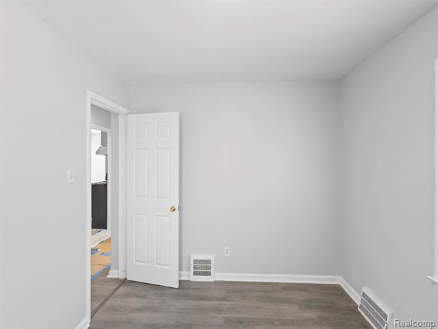 Builiding view thirteen for 6736 Penrod St, Detroit, MI. 48228