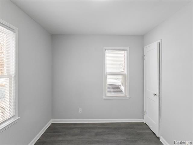 Builiding view twelve for 6736 Penrod St, Detroit, MI. 48228