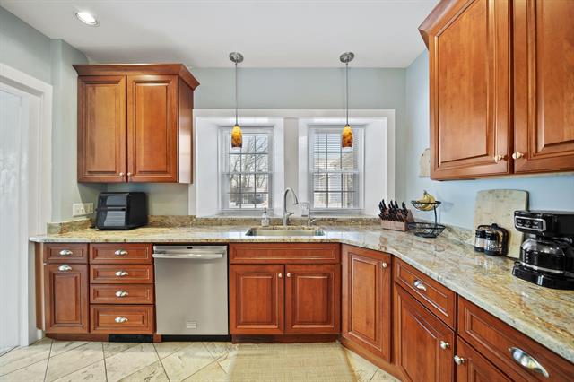 Builiding view fourteen for 208 Glasgow, Jackson, MI. 49201