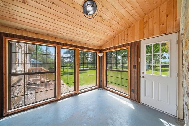 Builiding view seventy for 208 Glasgow, Jackson, MI. 49201