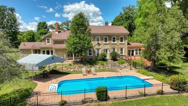 front view for 208 Glasgow, Jackson, Mi. 49201