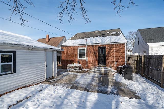 Builiding view thirty one for 2014 Harwood, Royal Oak, MI. 48067