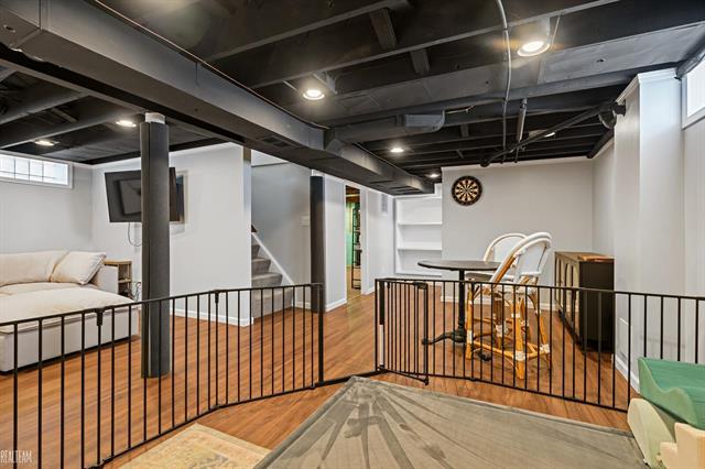 Builiding view twenty four for 2014 Harwood, Royal Oak, MI. 48067