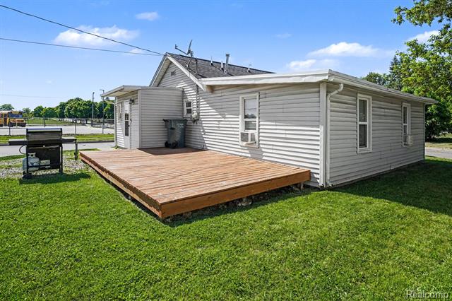 Builiding view twelve for 651 Elm, Lapeer, MI. 48446