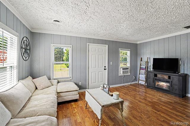 Builiding view two for 651 Elm, Lapeer, MI. 48446