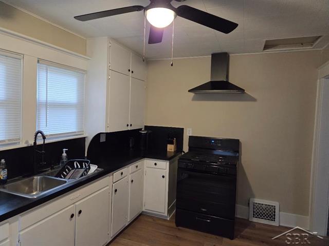 Builiding view five for 1917 Court St, Saginaw, MI. 48602