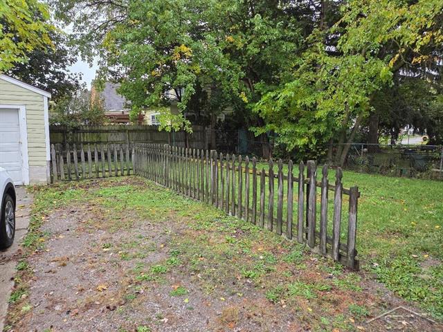 Builiding view one for 1917 Court St, Saginaw, MI. 48602