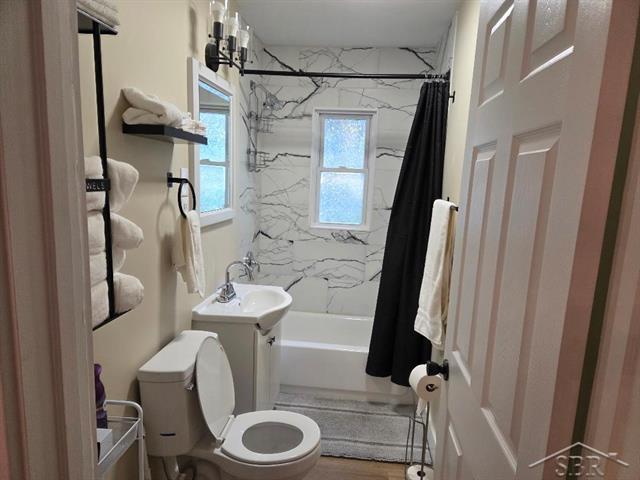 Builiding view six for 1917 Court St, Saginaw, MI. 48602