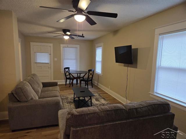 Builiding view two for 1917 Court St, Saginaw, MI. 48602