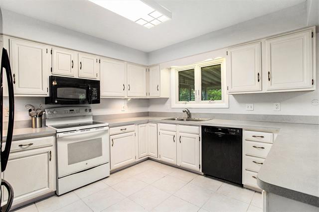 Builiding view three for 6958 Paddock Ln, Jackson, MI. 49201