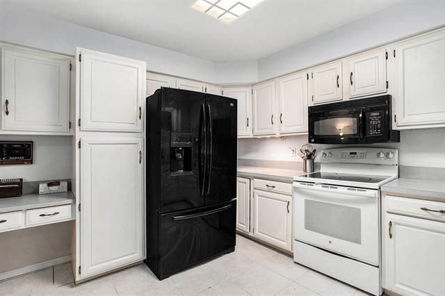 Builiding view two for 6958 Paddock Ln, Jackson, MI. 49201