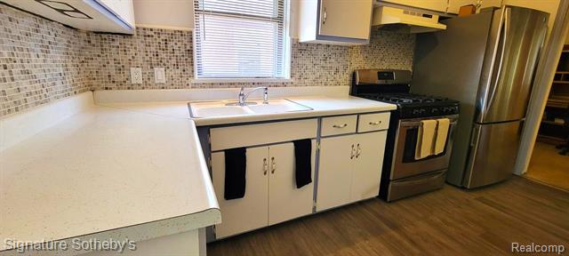 Builiding view four for 1166 E Kalama, Madison Heights, MI. 48071