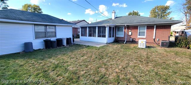 Builiding view fourteen for 1166 E Kalama, Madison Heights, MI. 48071