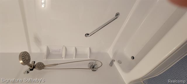 Builiding view ten for 1166 E Kalama, Madison Heights, MI. 48071